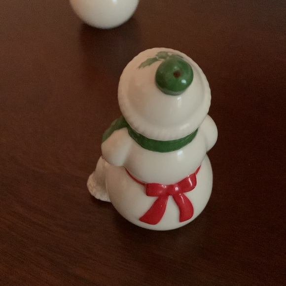 Authentic Lenox Snowman salt & pepper figurines - Picture 4 of 12